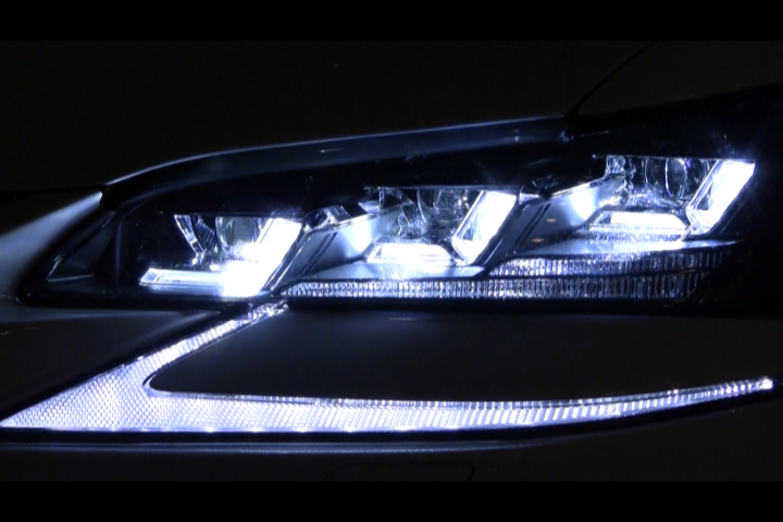 カッコイイ 三眼ledヘッドライトの起動時キャリブレーション Lexusfun